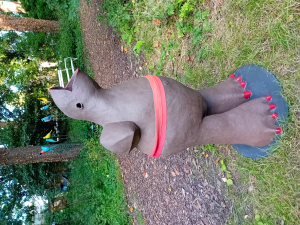 Marja Thijssen - Havenzanger, bas (In garden)(Ceramic)